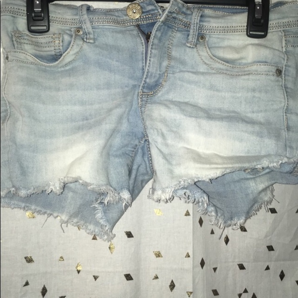 LIGHT WASHED JEAN SHORTS